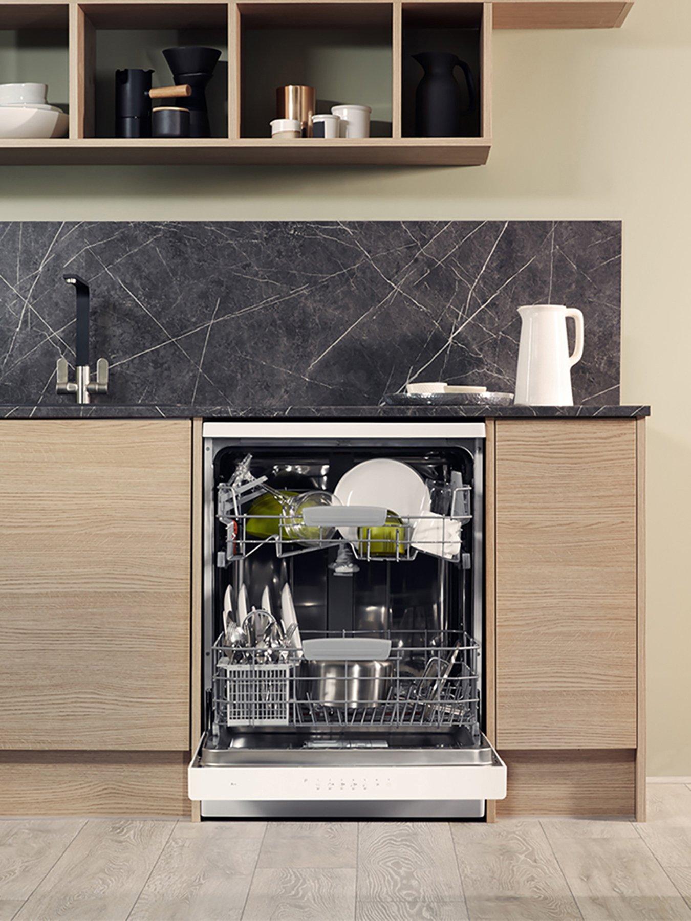 Image 4 of 7 of Hotpoint HFC3C26WCUK 14-Place Full Size Dishwasher - White