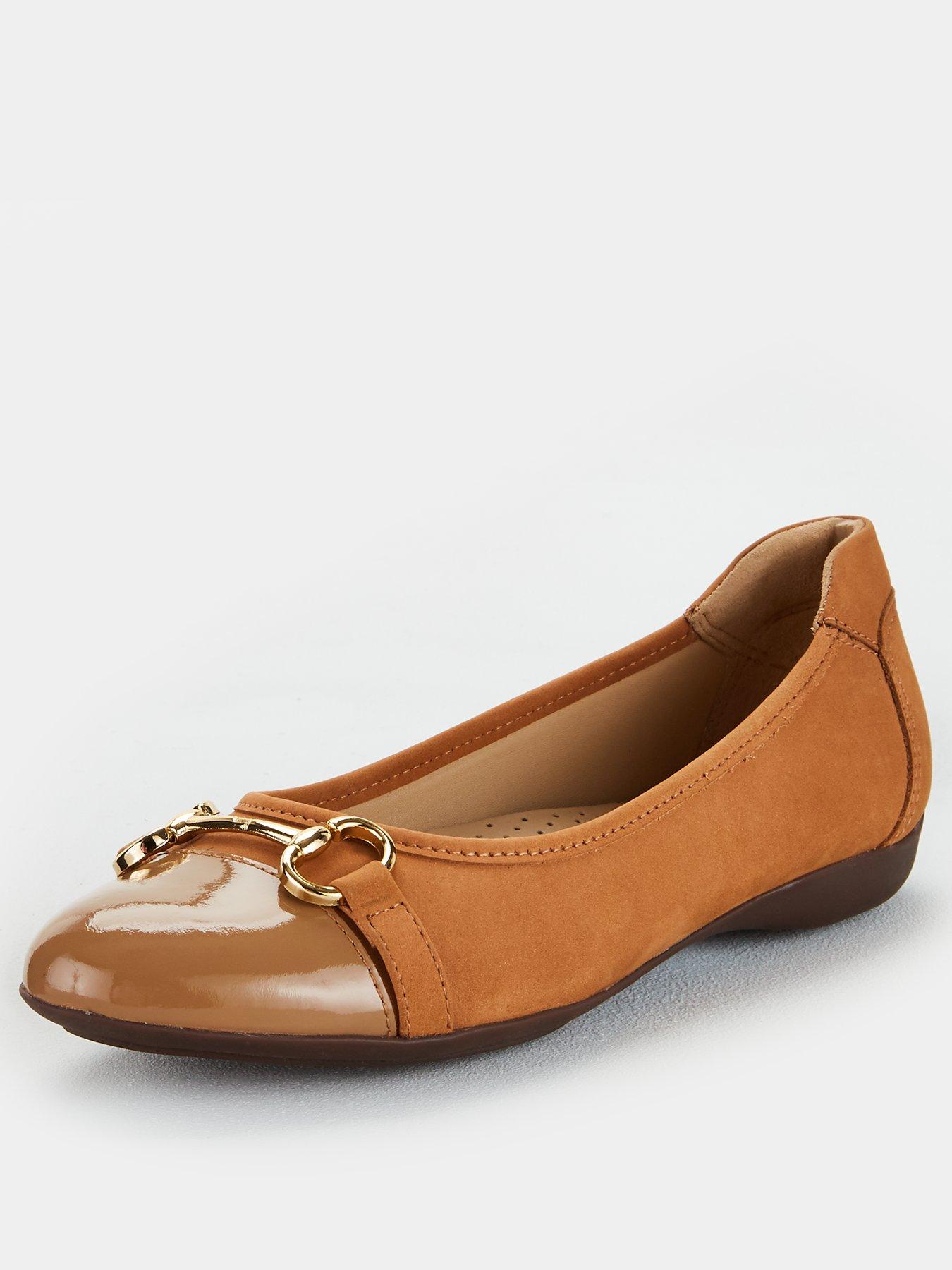 carvela flats