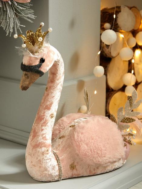pink-swan-room-decoration