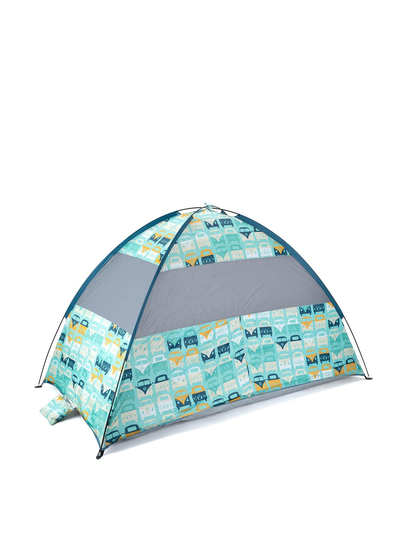 Family beach outlet tent