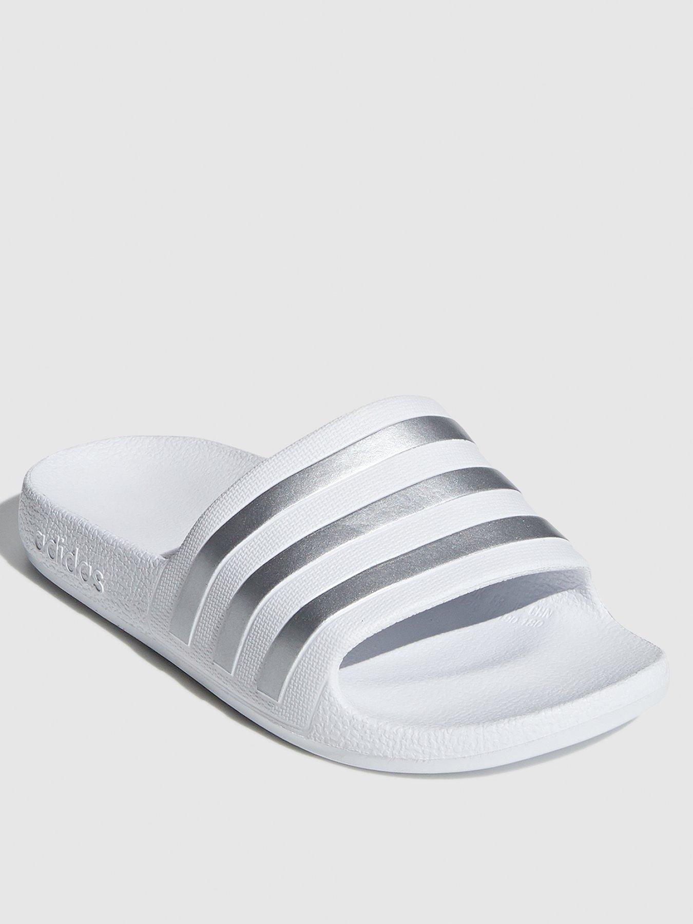 white sliders adidas
