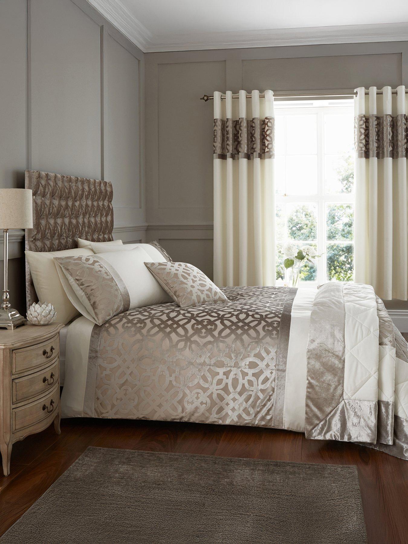 Catherine Lansfield Lattice Cut Velvet Bedspread Throw - Natural
