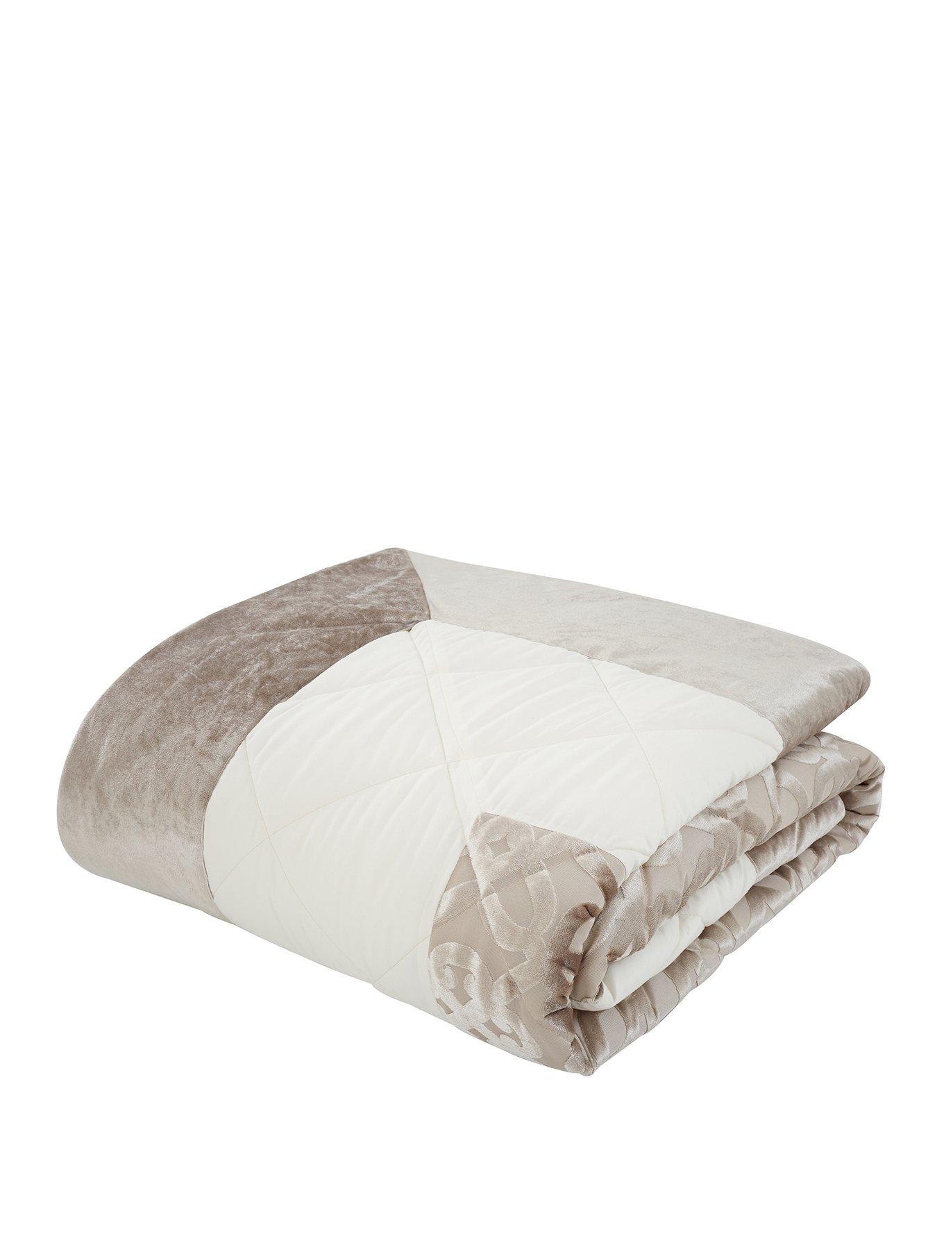 Catherine Lansfield Lattice Cut Velvet Gewatteerde Sprei 220x230cm Naturel