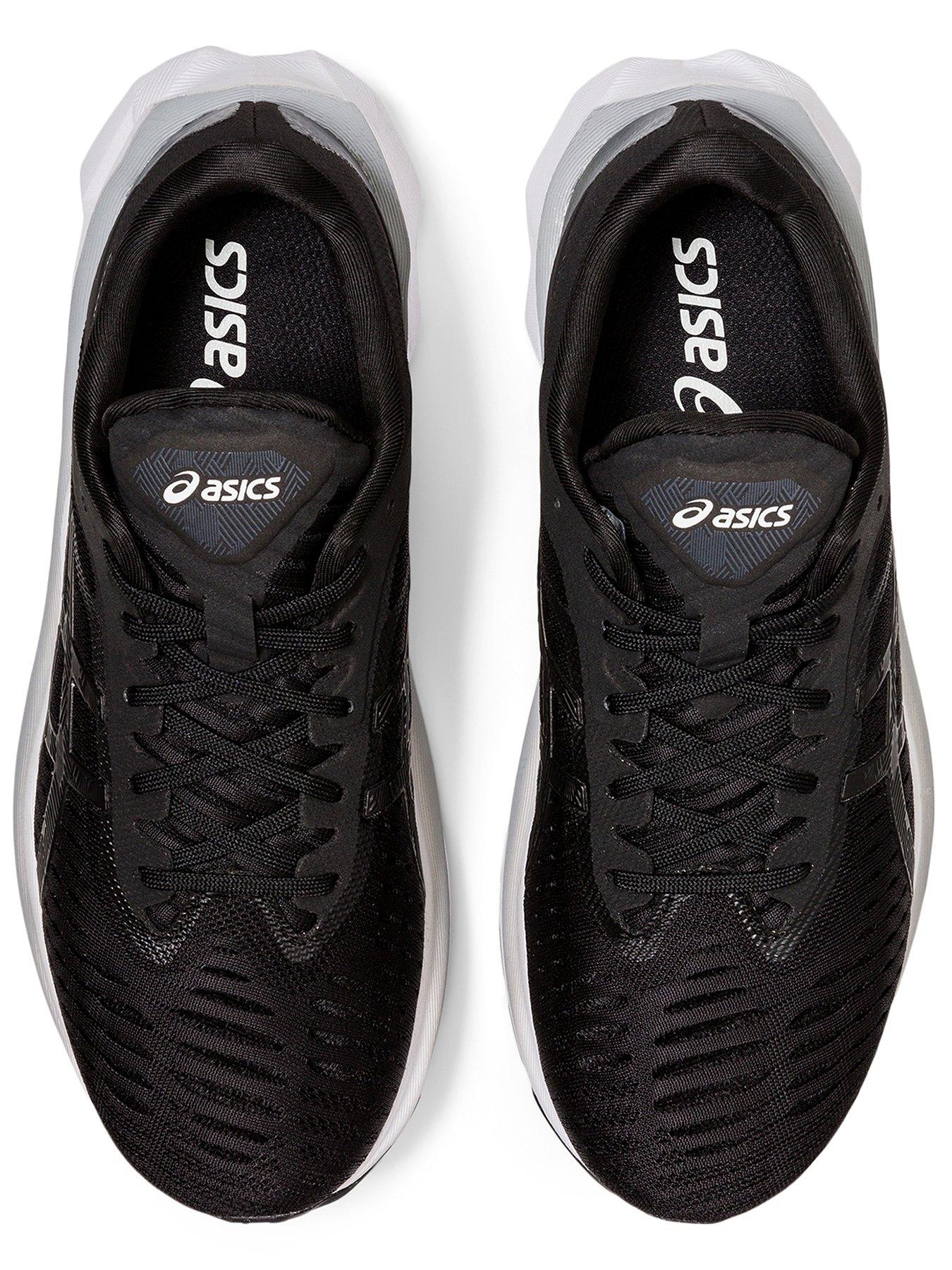 Image 4 of 5 of Asics Novablast - Black