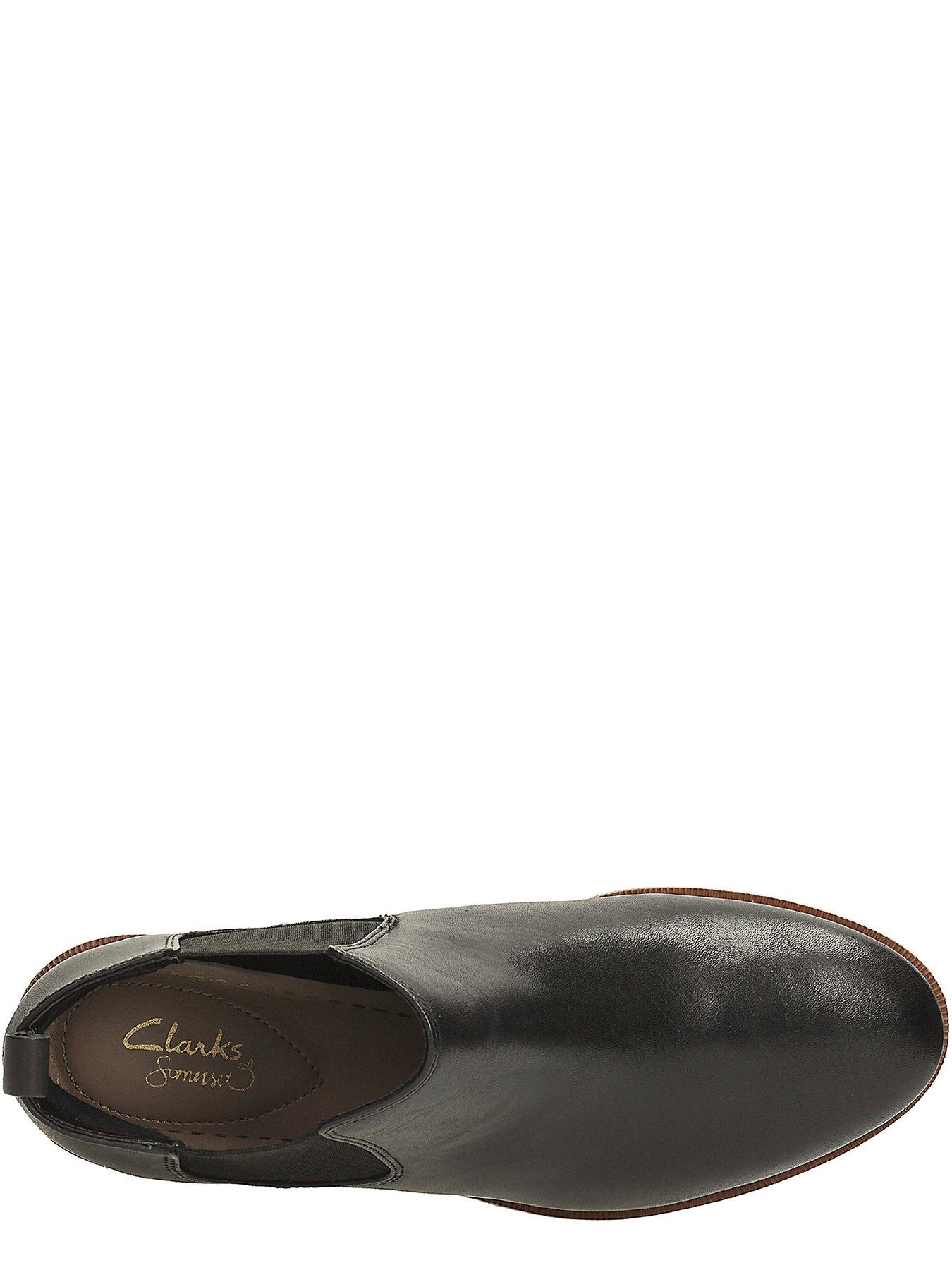 clarks taylor shine wide fit