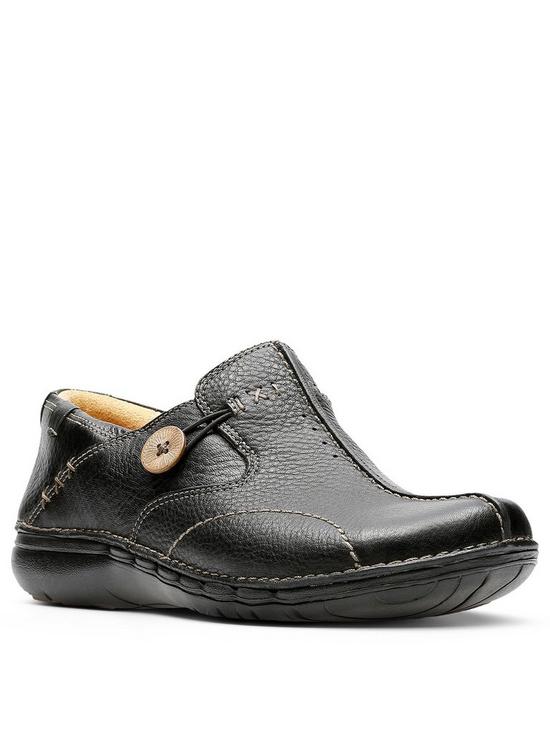 front image of clarks-un-loop-flat-leather-shoe-black
