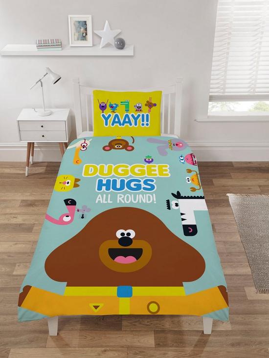 front image of hey-duggee-hugs-all-round-single-duvet-cover-set-multi
