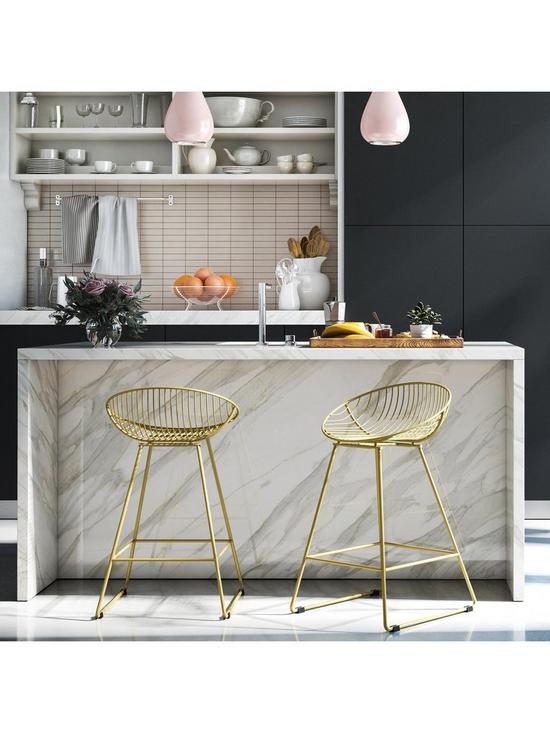 front image of cosmoliving-by-cosmopolitan-ellis-wire-bar-stool--gold