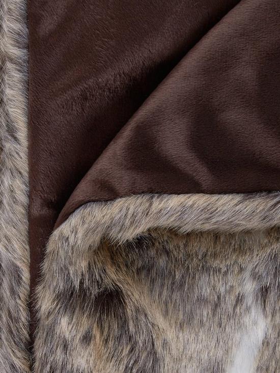 back image of cascade-home-sable-faux-fur-throw