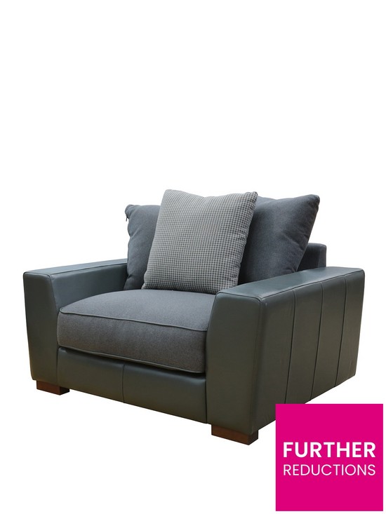 outfit image of britany-scatterback-cuddle-chair