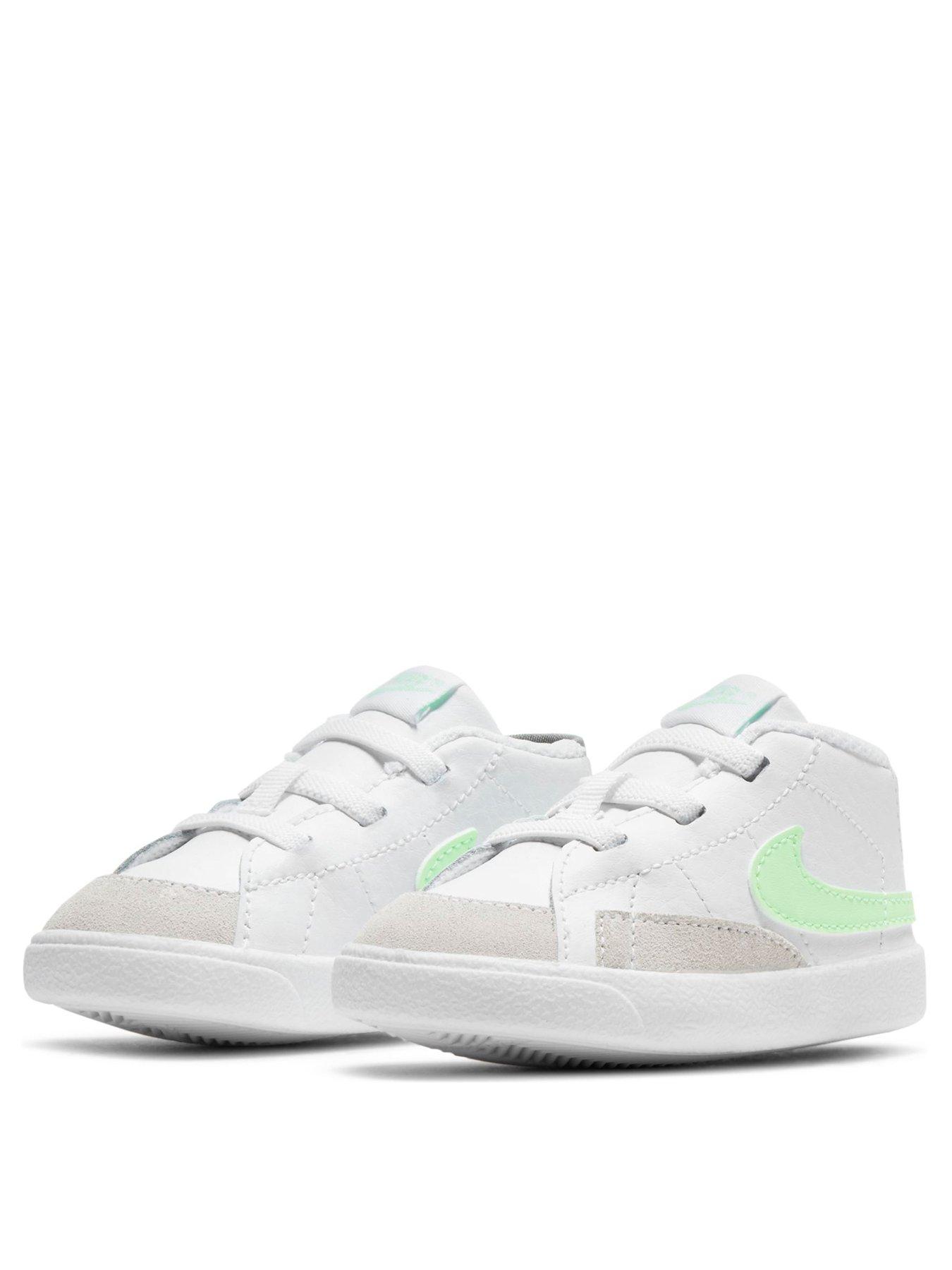 baby nike trainers size 4