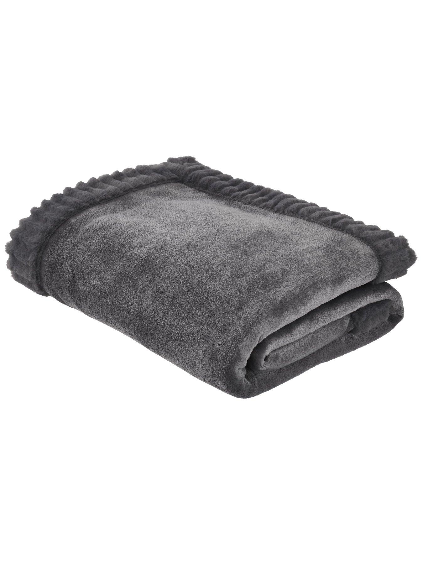 Catherine Lansfield Velvet  &  Faux Fur Throw - Blush