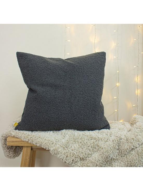 stillFront image of riva-home-malham-fleece-cushion