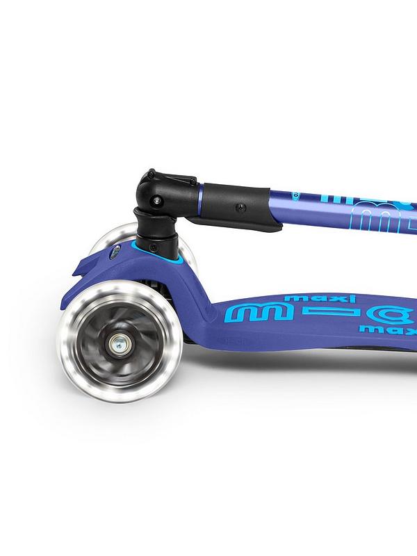 Image 4 of 6 of Micro Scooter Maxi Micro Deluxe Foldable LED Scooter - Navy