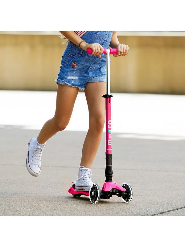 Image 6 of 6 of Micro Scooter Maxi Micro Deluxe Foldable Led Scooter -&nbsp;Pink
