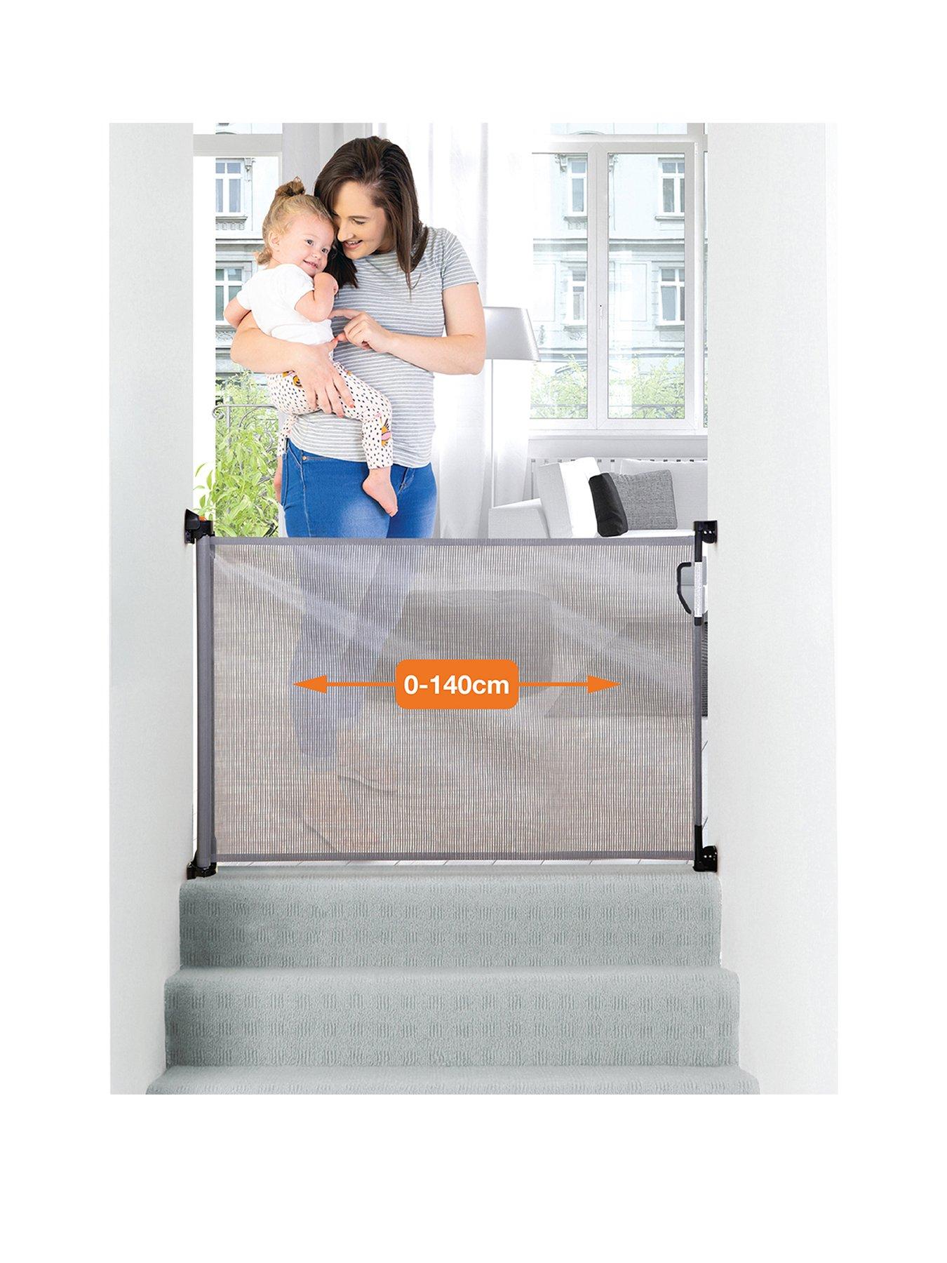 Retractable baby hot sale gate uk