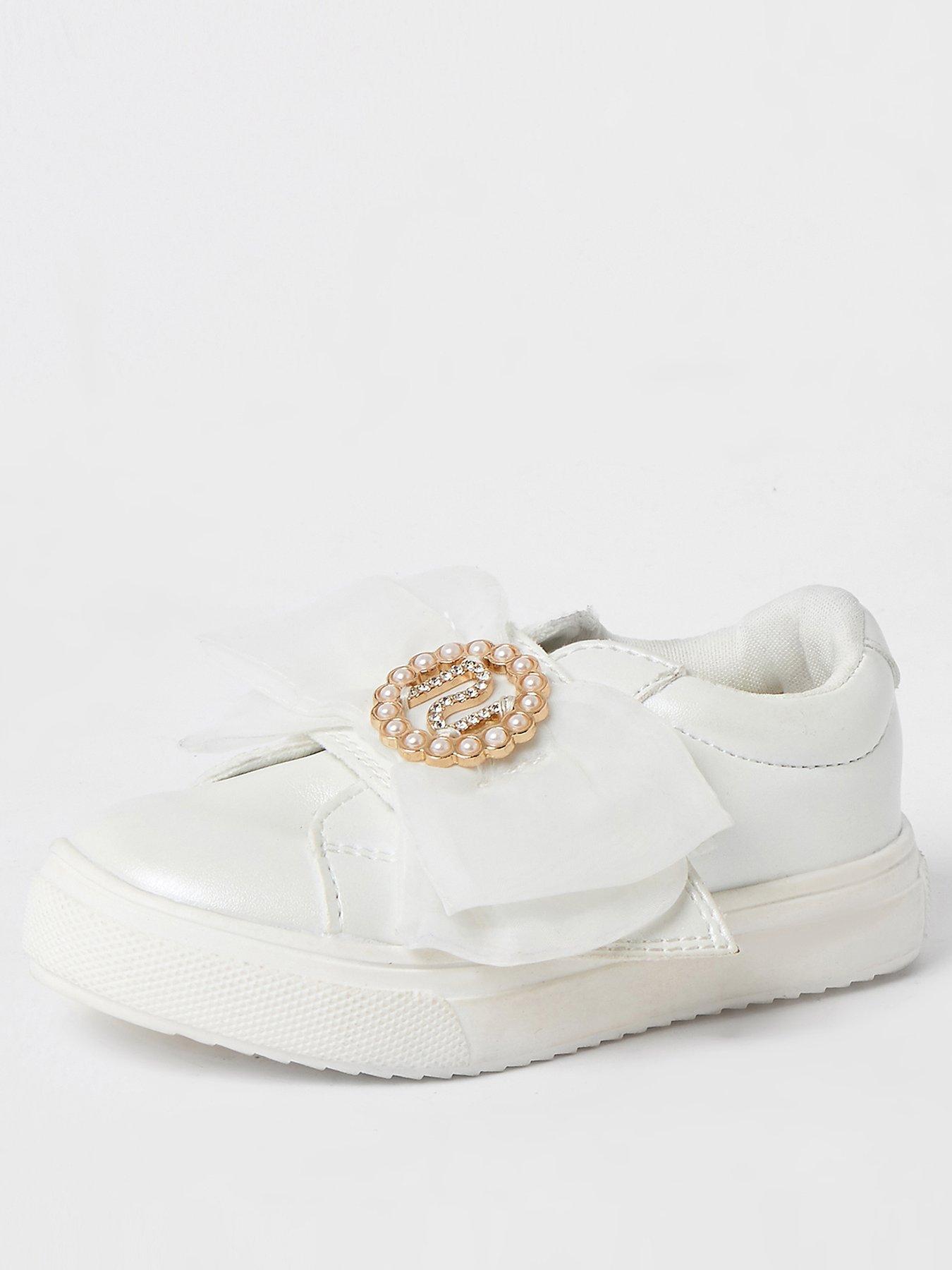 white canvas cleaner