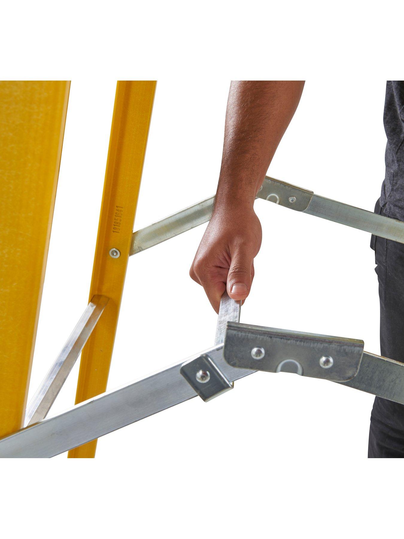 Image 6 of 7 of Werner Fibreglass 6 tread Stepladder
