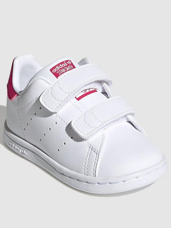 front image of adidas-originals-stan-smithnbspinfant-trainers-whitepink