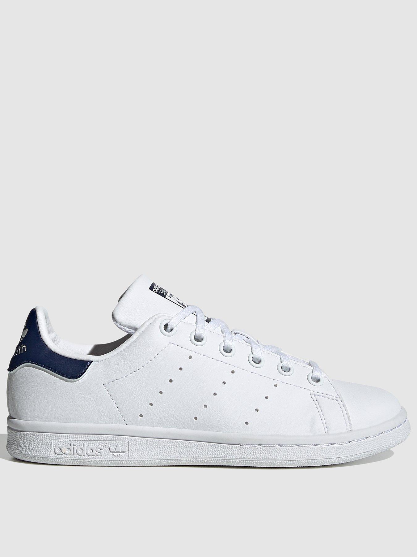 Adidas originals stan smith clearance trainers in white and navy