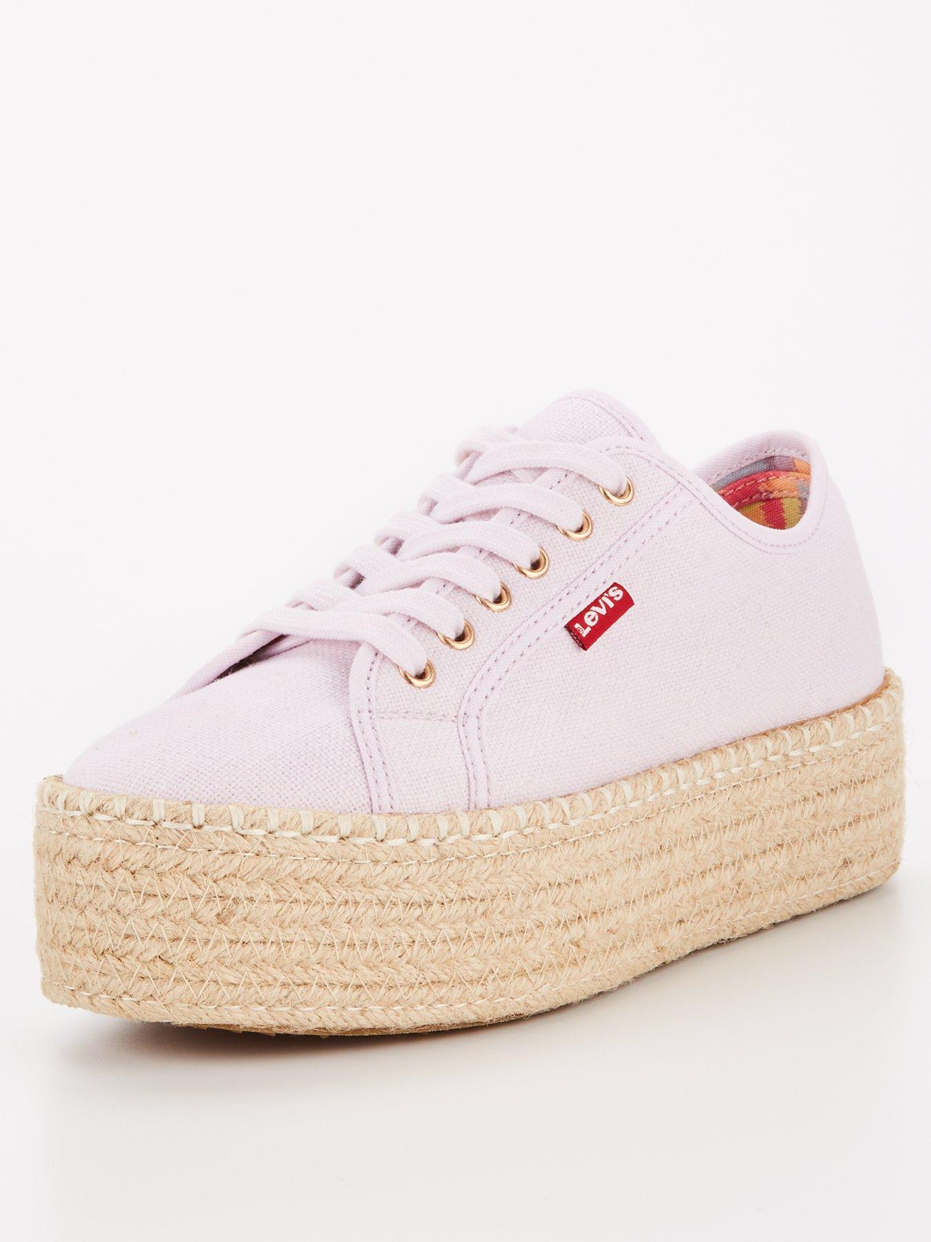 levi pumps