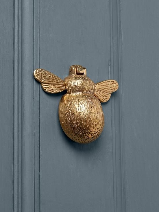 front image of cox-cox-bumble-bee-door-knocker-solid-brass