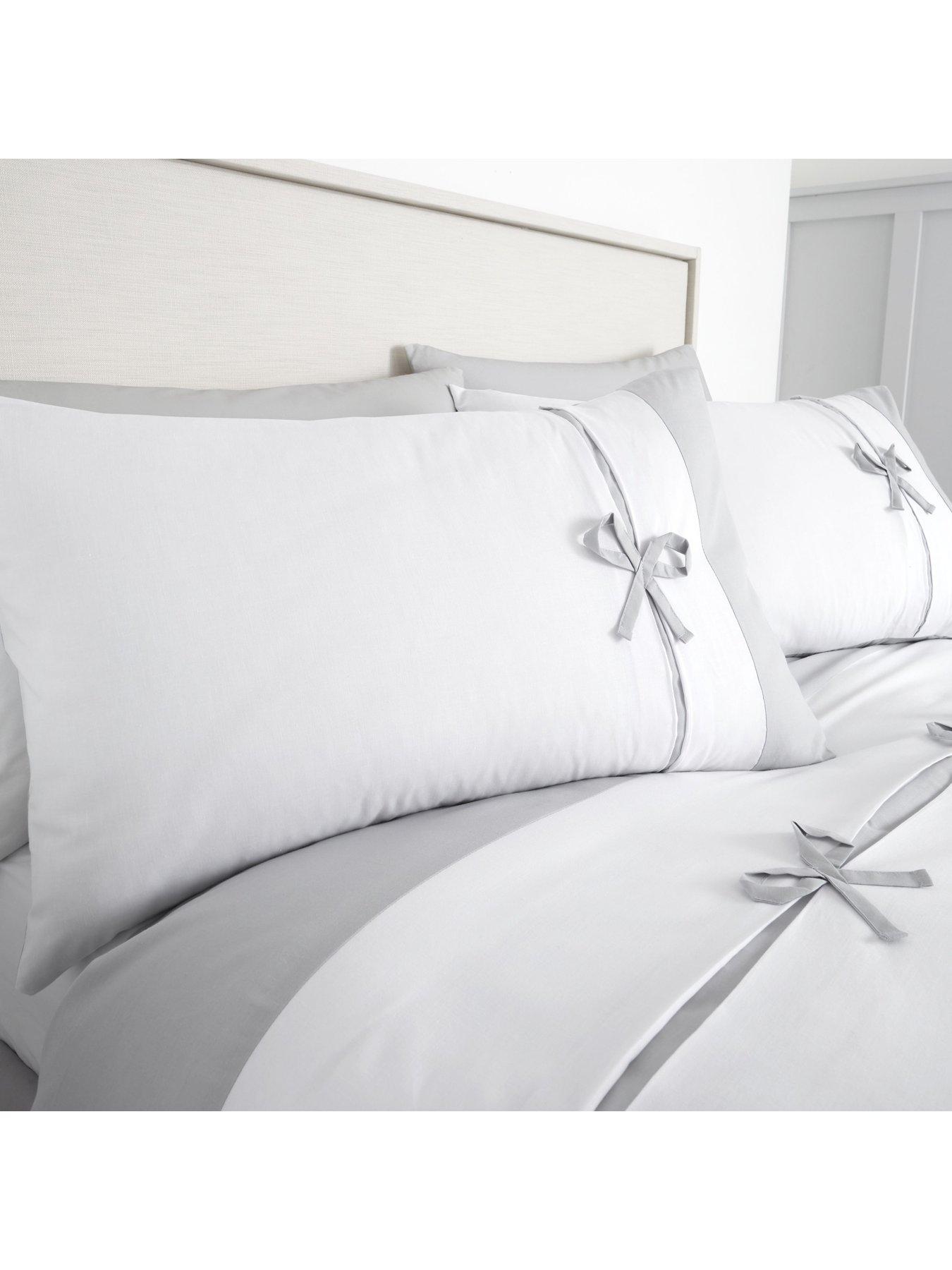 Image 3 of 6 of Catherine Lansfield Milo Bow Single Duvet Cover&nbsp;Set - White