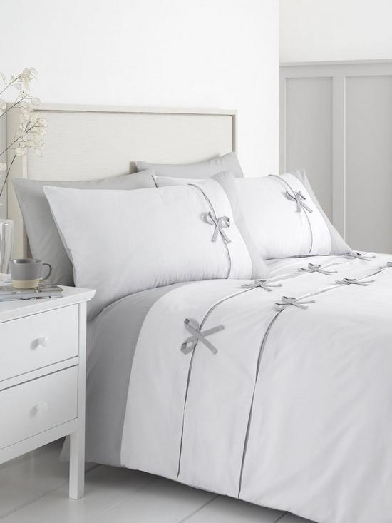 front image of catherine-lansfield-milo-bow-duvet-cover-set-white