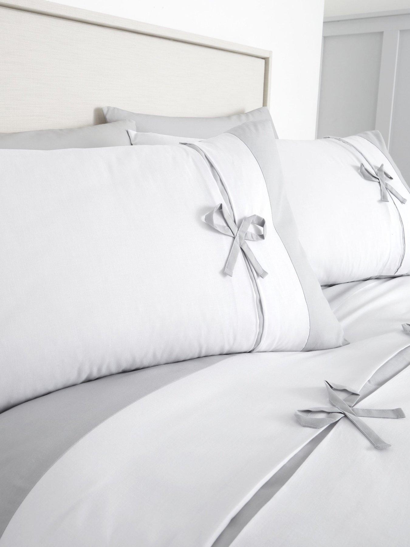 Image 3 of 6 of Catherine Lansfield Milo Bow Duvet Cover Set - White