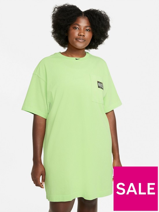 front image of nike-nswnbspwash-short-sleeved-dress-curve-green