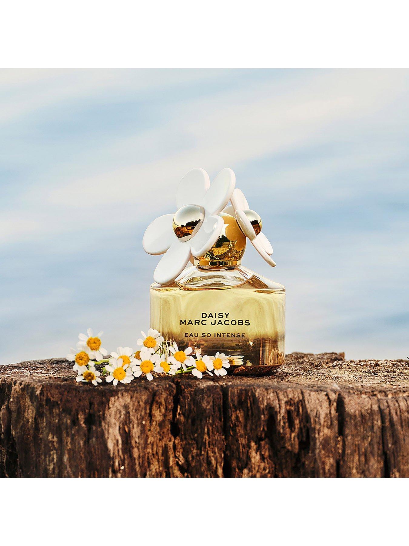 Image 3 of 6 of MARC JACOBS Daisy Eau So Intense Eau de Parfum 50ml