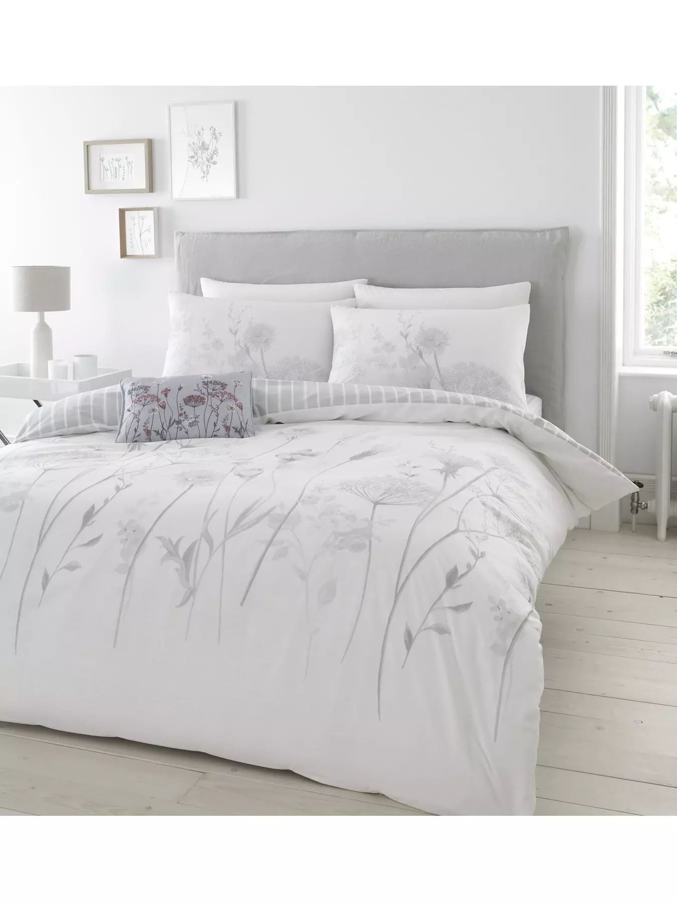 Catherine Lansfield Seersucker Duvet Cover Set in White