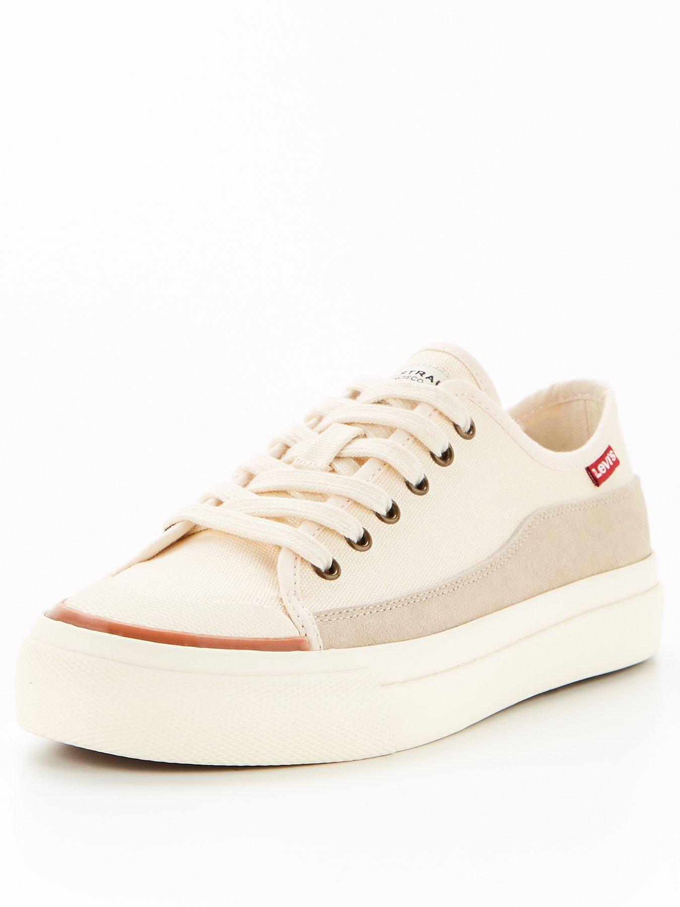 levi pumps