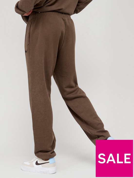 stillFront image of nike-nsw-essential-trend-fleece-pants-brown