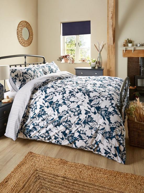 front image of everyday-collection-cosy-cottage-floral-shadow-duvet-cover-set