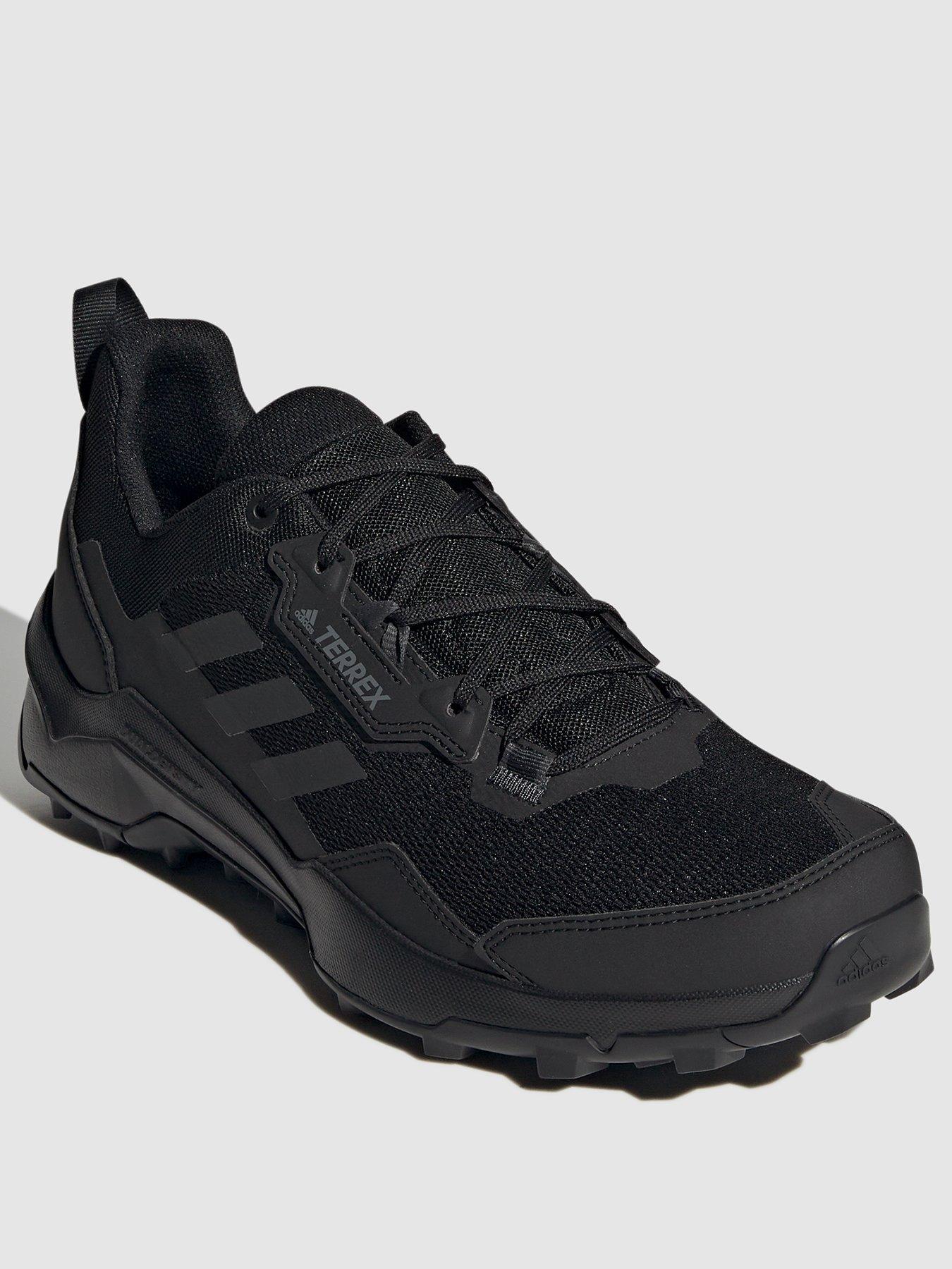 black adidas trainers size 7
