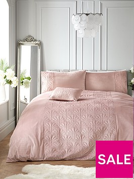 shell-quilted-velvet-blush-pink-duvet-cover-set