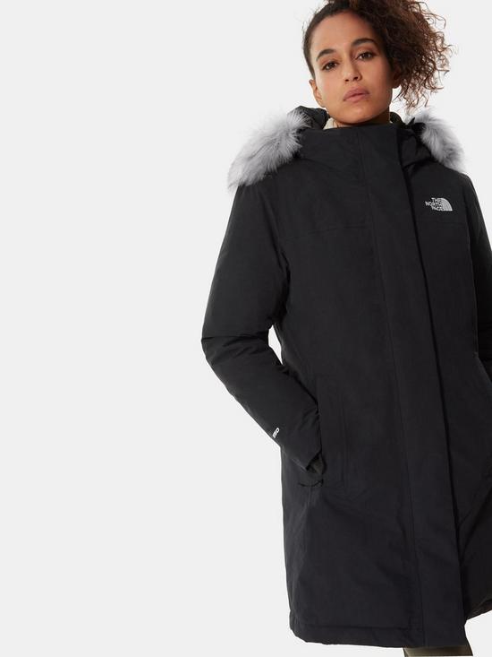 front image of the-north-face-arctic-parka-black