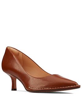 clarks-thorna55-heeled-court-shoe