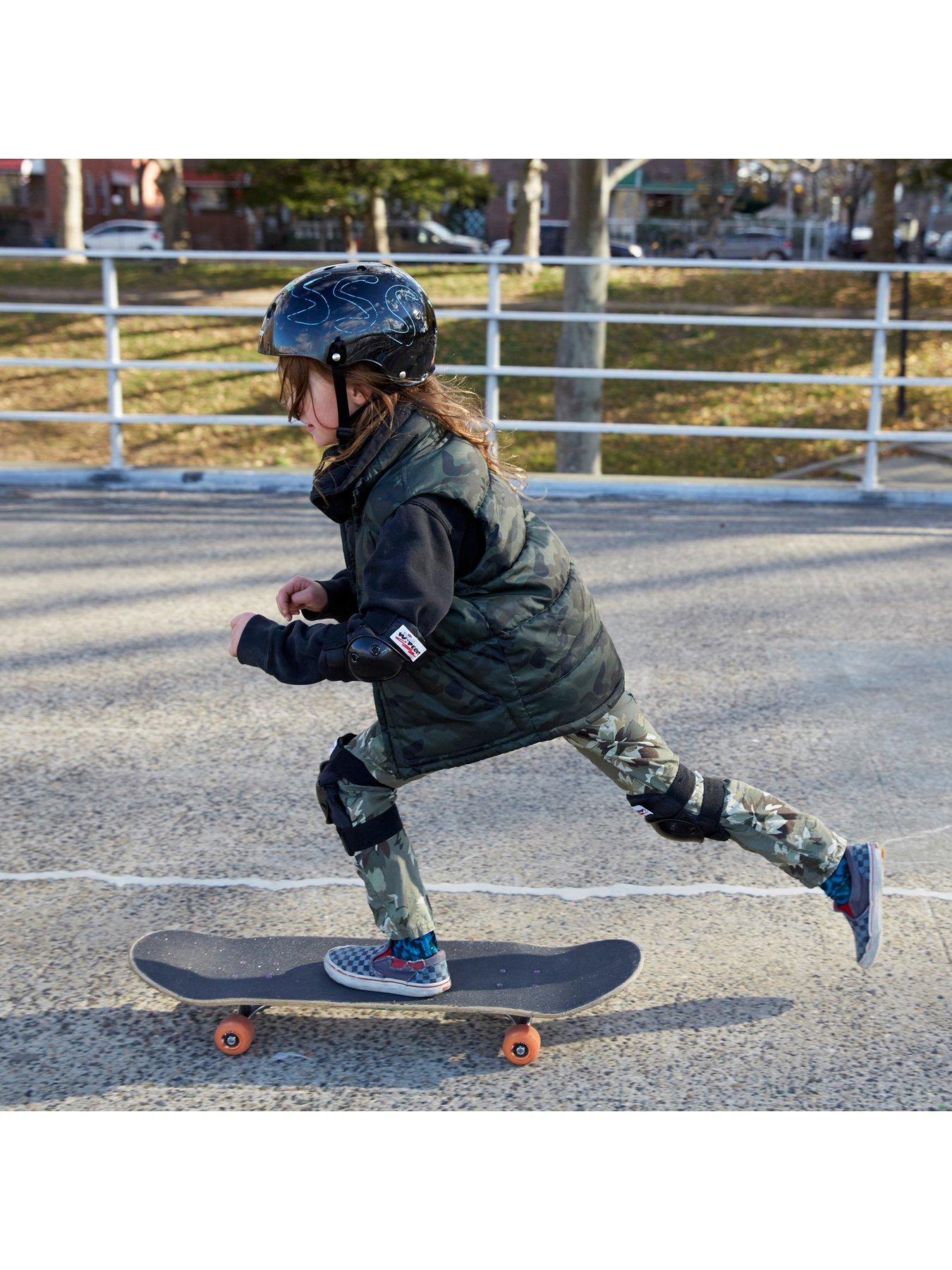 Image 4 of 8 of Wipeout Helmet&nbsp;- Black, Age&nbsp;5+