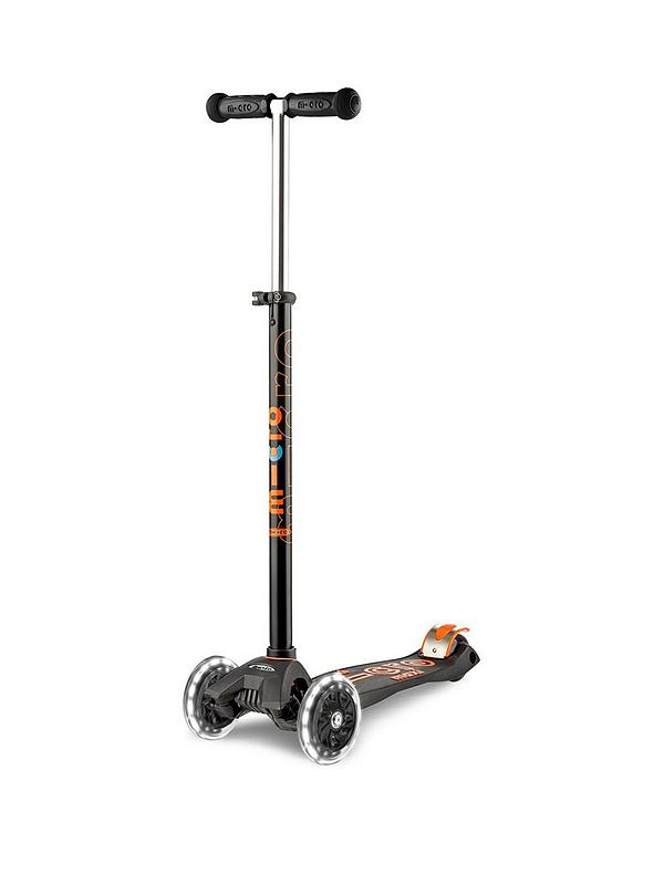 Image 1 of 6 of Micro Scooter Maxi Deluxe LED Black