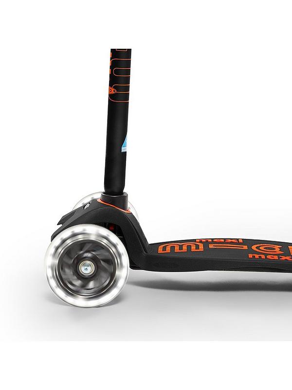 Image 5 of 6 of Micro Scooter Maxi Deluxe LED Black