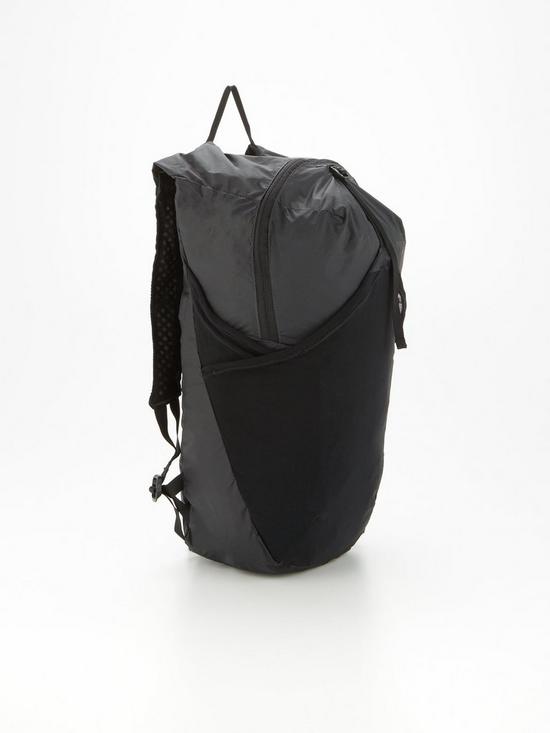 back image of the-north-face-flyweight-17l-pack-black