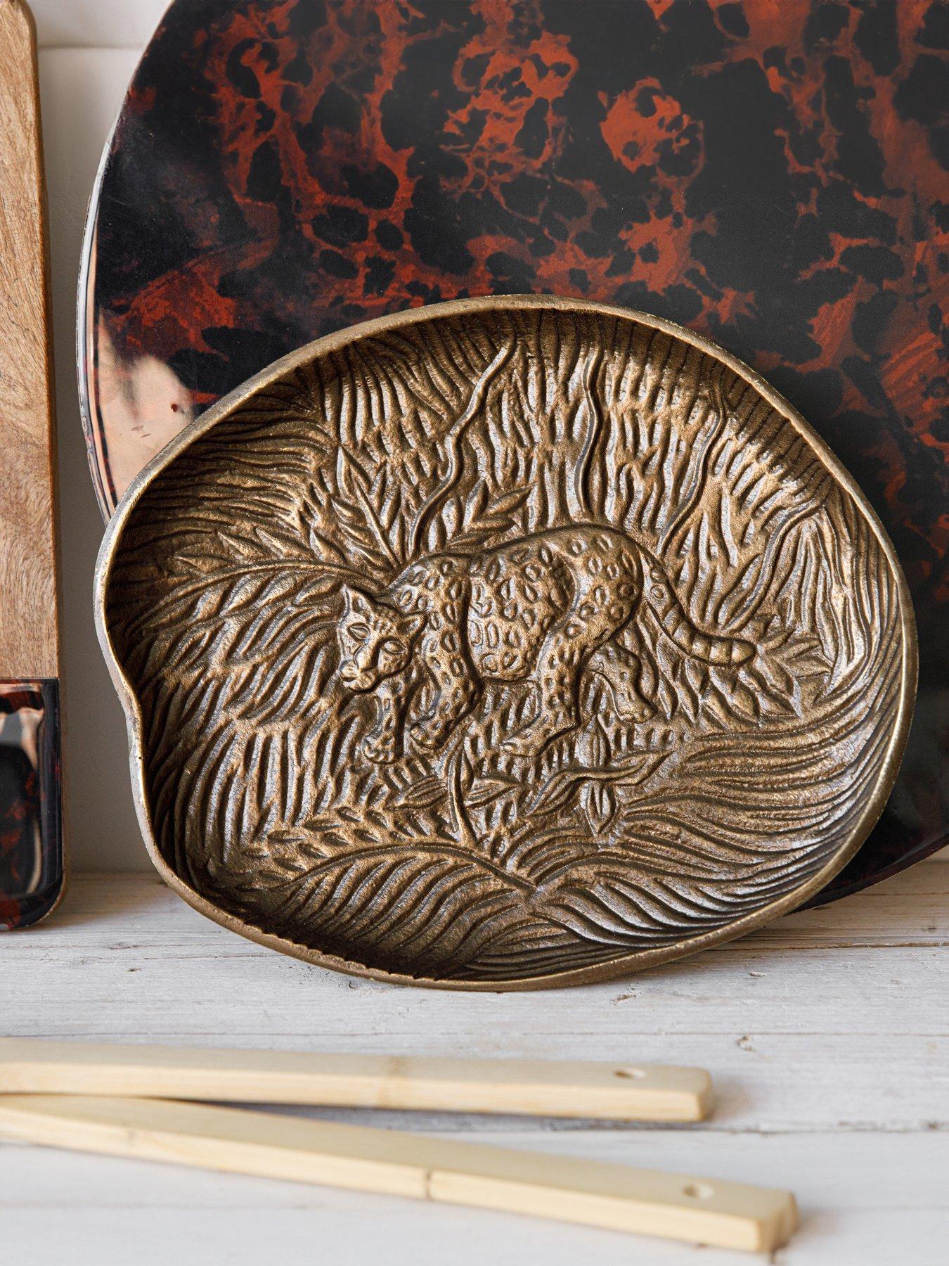 artesa-brass-leopard-embossed-platter