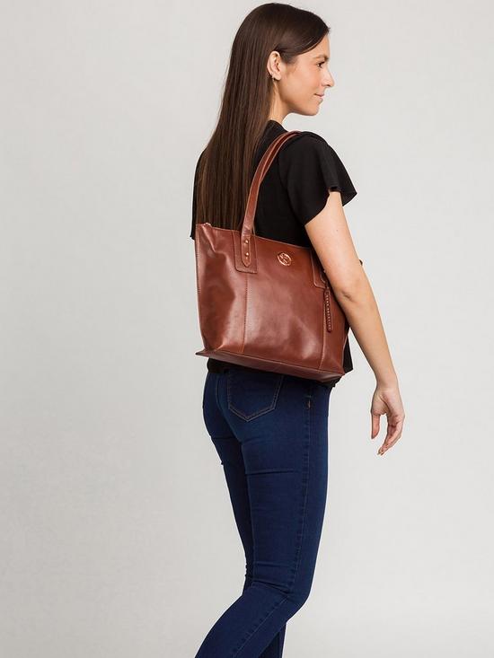 stillFront image of pure-luxuries-london-goya-large-zip-top-leather-tote-bag-cognac