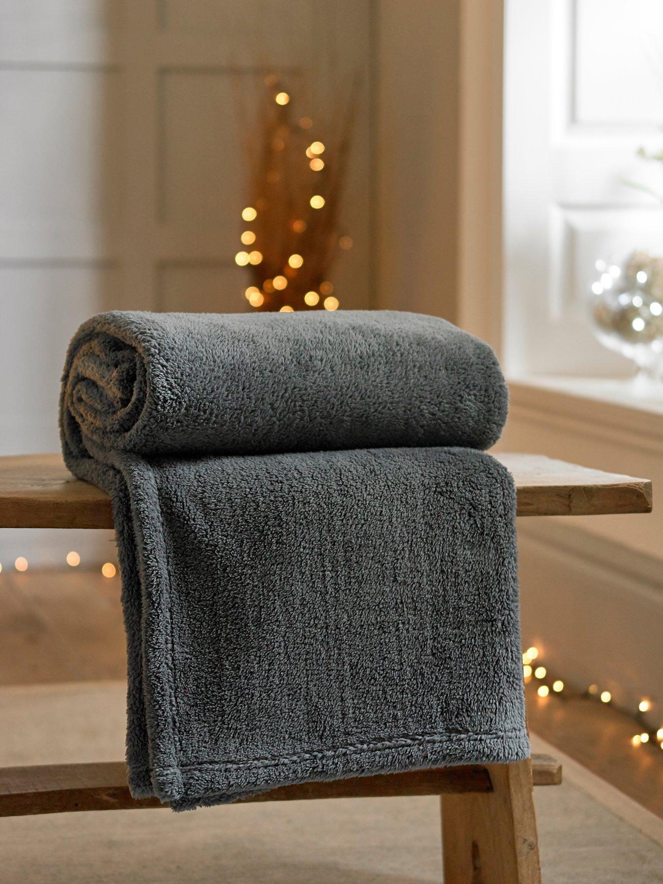 Deyongs Teddington Teddy Throw very.co.uk