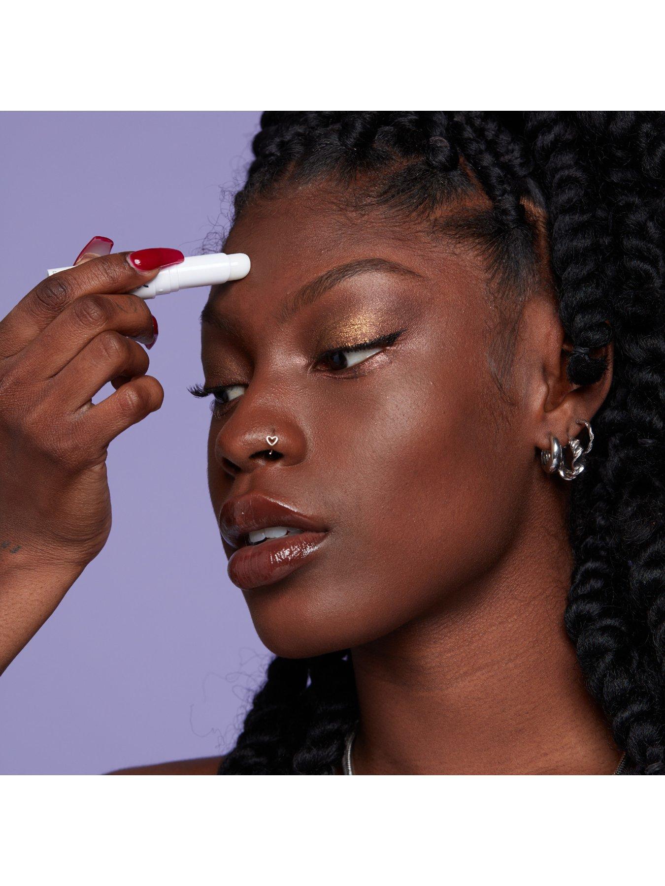 Image 4 of 6 of NYX PROFESSIONAL MAKEUP Blurring Vitamin E Infused Pore Filler Face Primer Stick