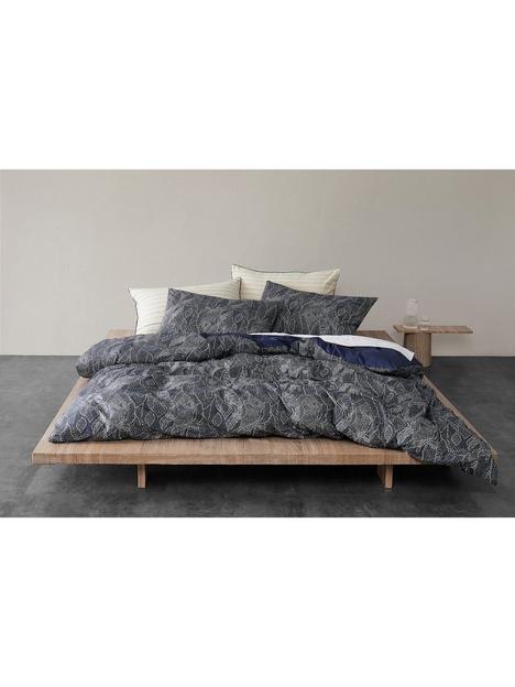 himeya-stitch-fields-sustainable-duvet-cover-blue