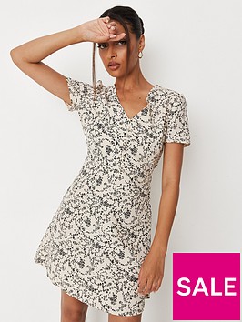 missguided-missguided-half-button-tea-dress-ss-floral