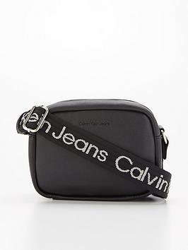 calvin-klein-jeans-ultralight-double-zip-camera-bag-black